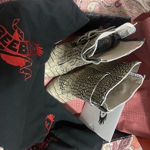 Freebird Joey beige croco size 9